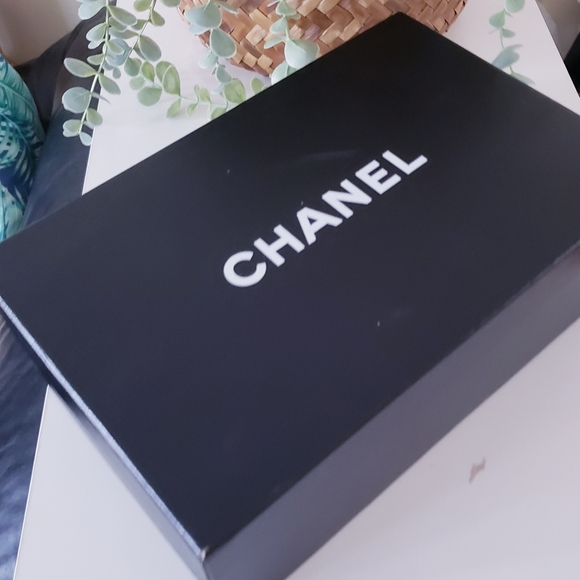 CHANEL NIB Black Leather CC Logo Silver Chain Peep Toe Cork Heel Pumps 37.5 - Picture 11 of 11